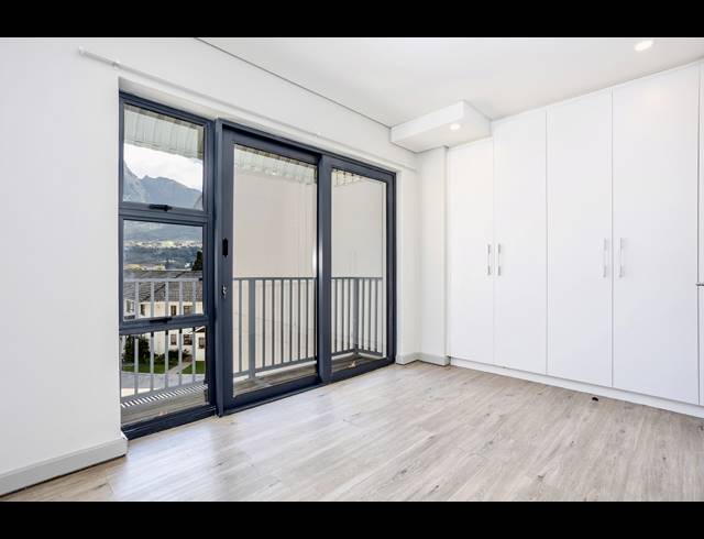 2 BEDROOM APARTMENT FOR SALE IN RONDEBOSCH